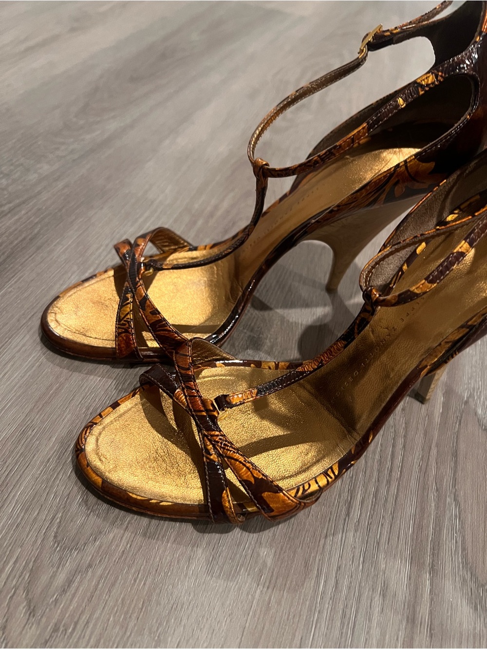 Giuseppe Zanotti Brown Floral T-Strap Heeled Sandals - Picture 9 of 14